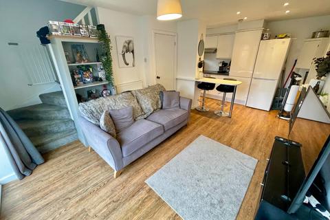 1 bedroom end of terrace house for sale, Lucas Gardens, Luton, Bedfordshire, LU3 4BE