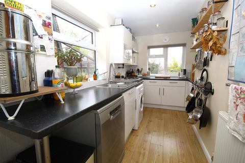 2 bedroom semi-detached house to rent, Greaves Road, High Wycombe HP13