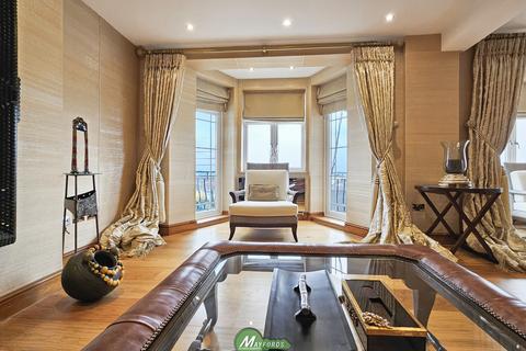 4 bedroom flat for sale, Palace Court, London NW3