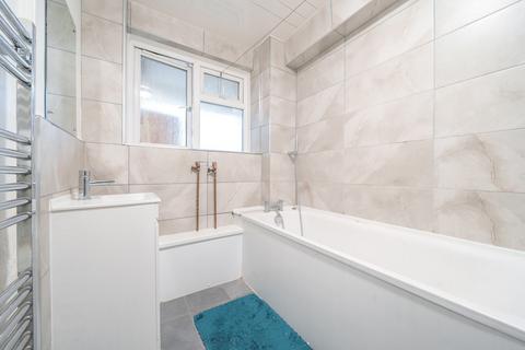 3 bedroom apartment for sale, Benton's Lane, London