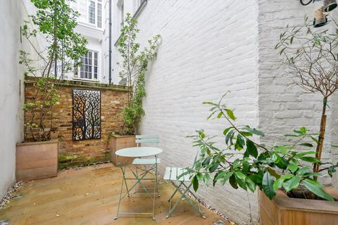 3 bedroom terraced house to rent, Richardsons Mews, London, W1T