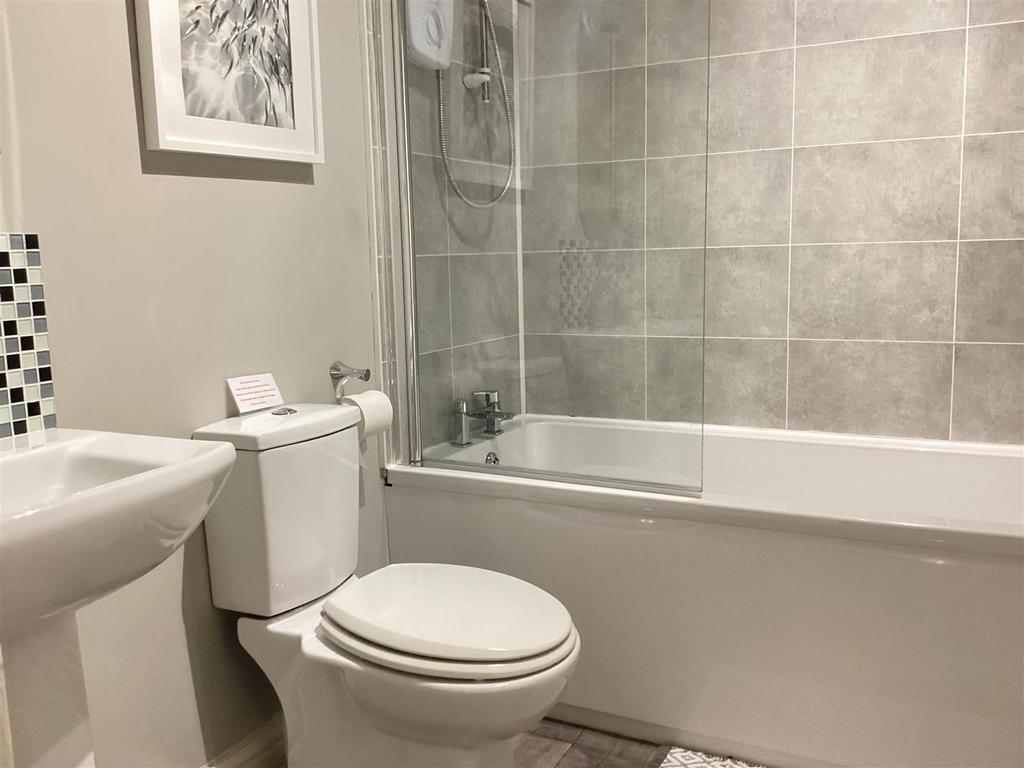 Bathroom 1.jpg