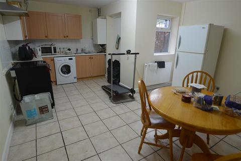 4 bedroom house to rent, Banff Road, Manchester M14