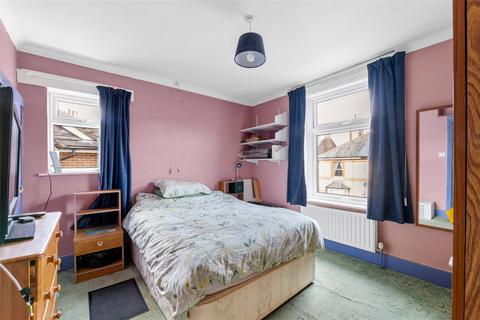 12 Albion Road, Reigate, RH2 7JY