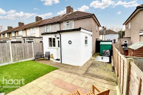 3 bedroom end of terrace house for sale, Davington Road, Dagenham