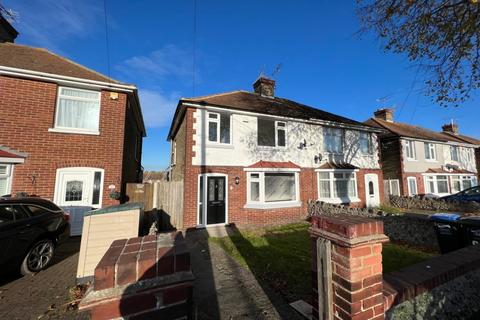 3 bedroom semi-detached house to rent, Station Approach Road, Kent CT11