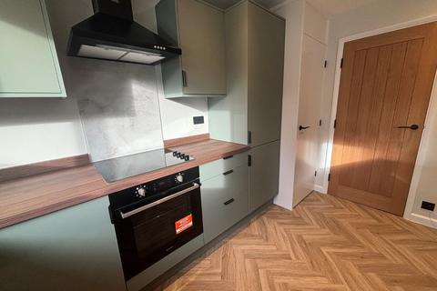 2 bedroom flat to rent, North Park Avenue, Leeds, West Yorkshire, LS8