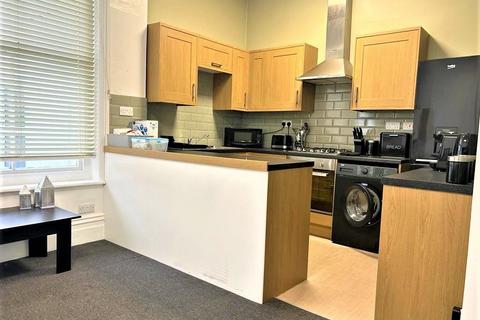 2 bedroom flat to rent, Wickcliff Court, Bexhill On Sea TN39