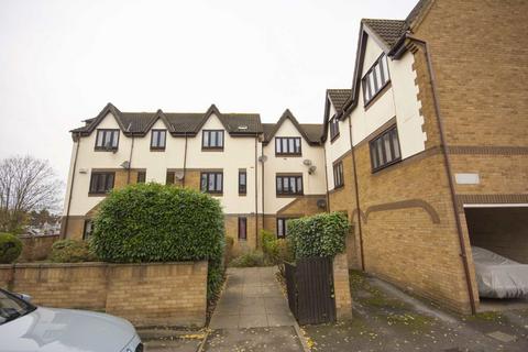 2 bedroom flat to rent, Colindeep Lane, London NW9