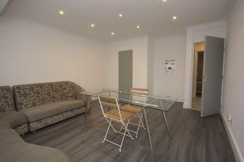 2 bedroom flat to rent, Colindeep Lane, London NW9