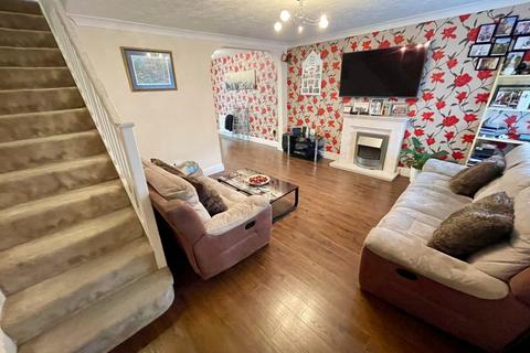 3 bedroom end of terrace house for sale, Kidner Close, Luton, Bedfordshire, LU2 7SX