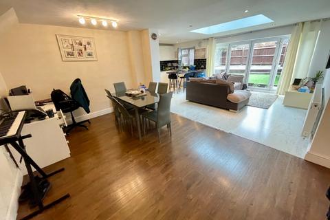 3 bedroom end of terrace house for sale, Kidner Close, Luton, Bedfordshire, LU2 7SX