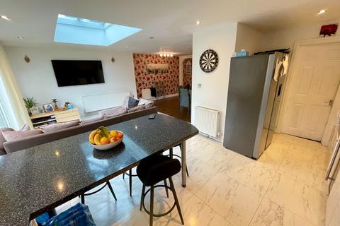 27 Kidner Close, Luton, LU2 7SX