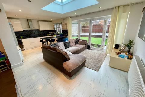 27 Kidner Close, Luton, LU2 7SX