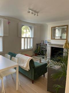 3 bedroom flat to rent, Harwood Road, London