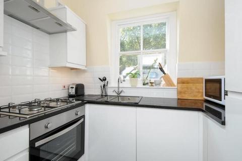 3 bedroom flat to rent, Harwood Road, London