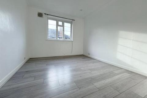 2 bedroom flat to rent, Beaufort Park, London