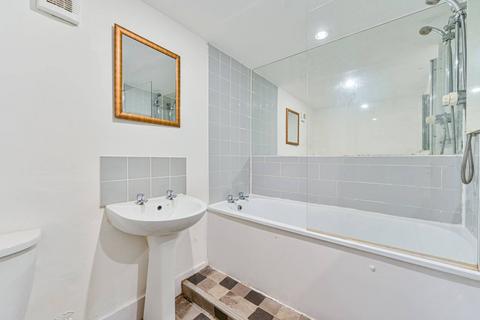Flat 4, 100 Palace Road, London, SW2 3JZ