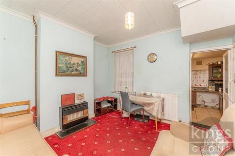 2 bedroom house for sale, Walpole Road, London