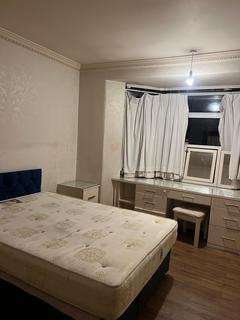 1 bedroom in a house share to rent, Ryefield Avenue, Uxbridge UB10