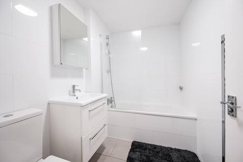 2 bedroom flat to rent, Bethnal Green Road, Bethnal Green, London, E2