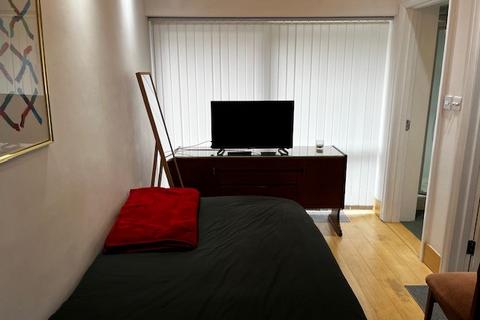 Studio to rent, DRUMALINE RIDGE, WORCESTER PARK KT4