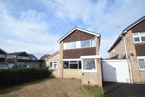 3 bedroom semi-detached house to rent, 8 Hampton Close