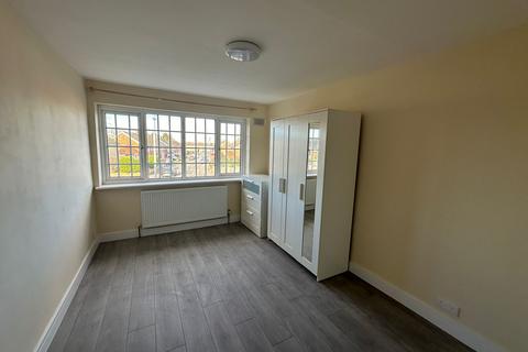 4 bedroom end of terrace house to rent, Wheatfield Road, Luton LU4