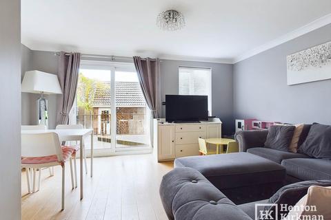 3 bedroom end of terrace house for sale, Lennox Close, Grays