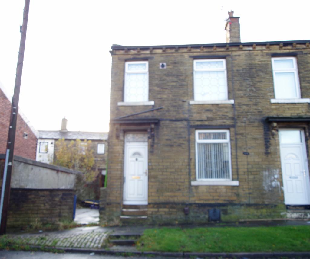 18 Jennings Place, Bradford, BD7 3 EZ