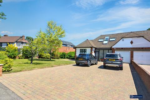 5 bedroom chalet for sale, Harrow Drive, Hornchurch, RM11