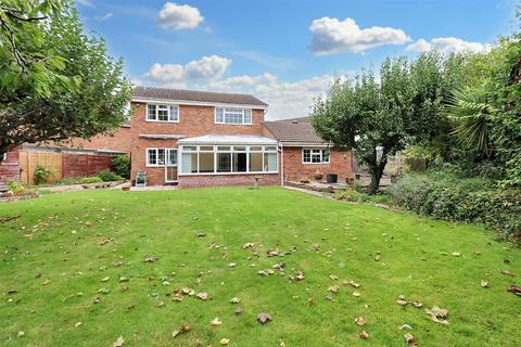 4 Blackmoor, Clevedon, BS21 5EZ
