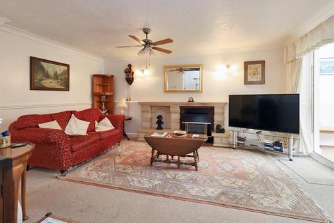 4 Blackmoor, Clevedon, BS21 5EZ