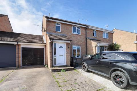 3 bedroom semi-detached house for sale, Smart family home close to riverbank walks