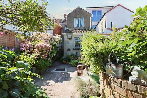 124 Strode Road, Clevedon, BS21 6QG