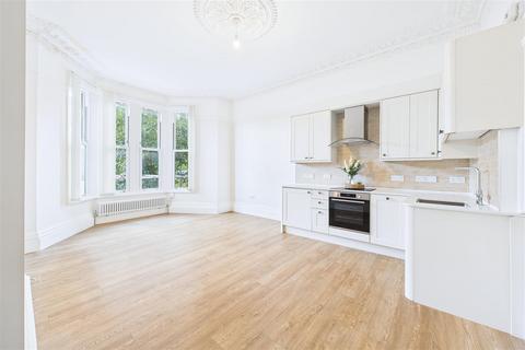 3 bedroom apartment for sale, Situated between Clevedon Seafront & Town Centre