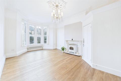 3 bedroom apartment for sale, Situated between Clevedon Seafront & Town Centre