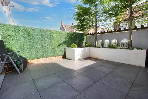 5 Barton Mews, Clevedon, BS21 6FS