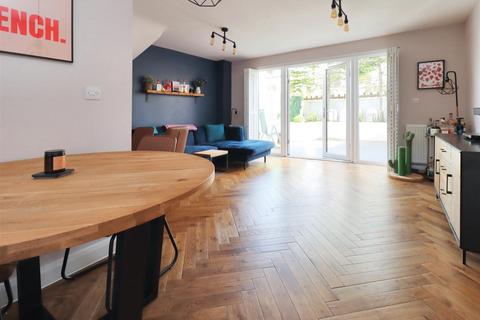 5 Barton Mews, Clevedon, BS21 6FS