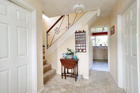 4 bedroom detached house for sale, Upper Clevedon cul-de-sac next to Strawberry Hill