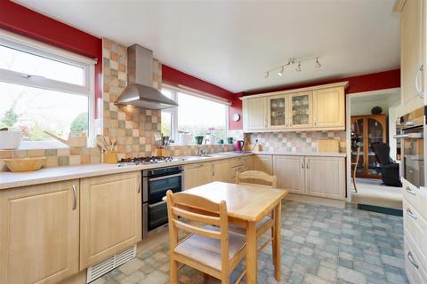 4 bedroom detached house for sale, Upper Clevedon cul-de-sac next to Strawberry Hill