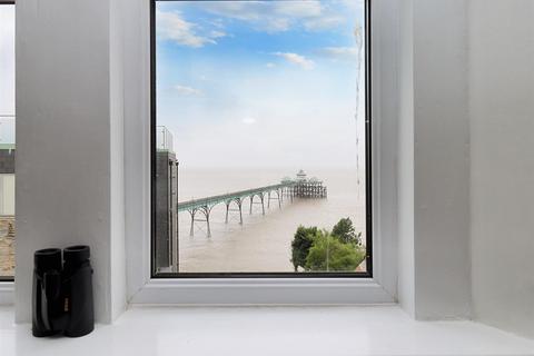 2 bedroom apartment for sale, Prime location on Clevedon Seafront