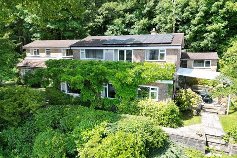 Hillside setting enjoying views across Clevedon