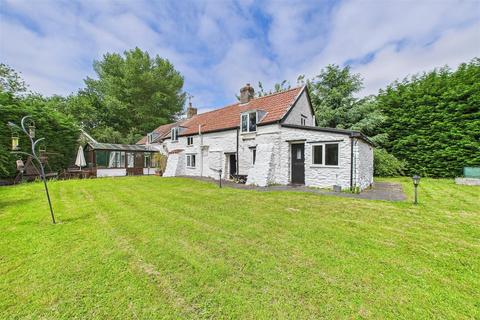 Period cottage nestled away close to Clevedon Town Centre
