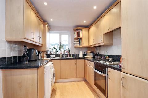 67 Cherry Avenue, Clevedon, BS21 6DX