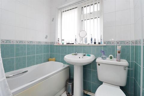 67 Cherry Avenue, Clevedon, BS21 6DX