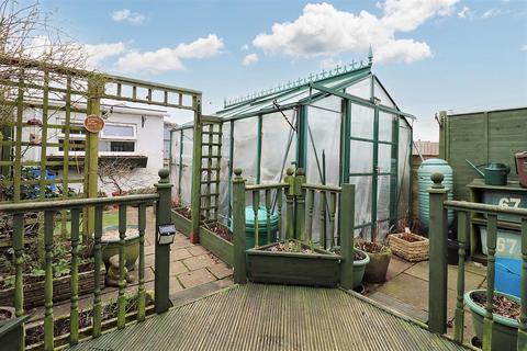 67 Cherry Avenue, Clevedon, BS21 6DX