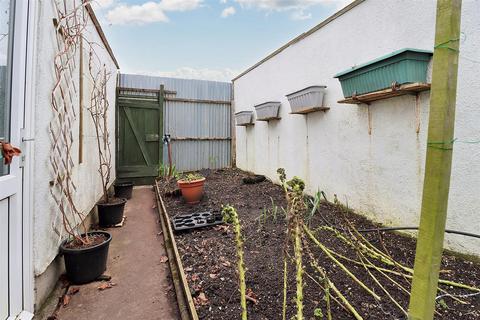 67 Cherry Avenue, Clevedon, BS21 6DX