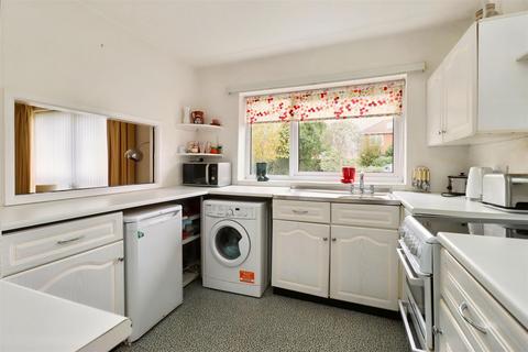 2 bedroom flat for sale, Purpose built flat close to Clevedon town centre