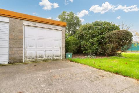 82 Bryant Gardens, Clevedon, BS21 5HG